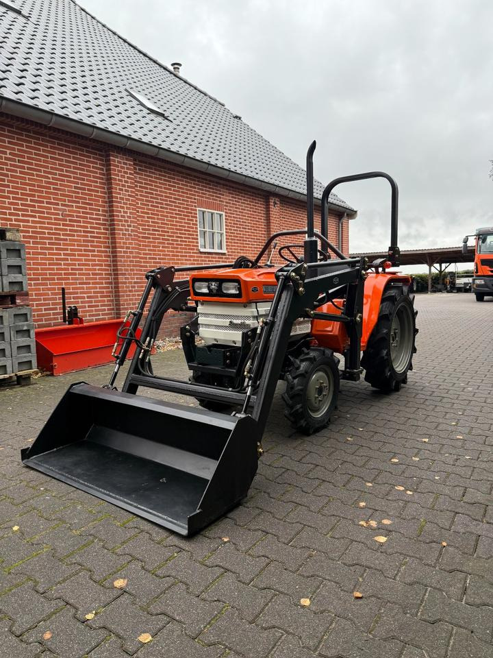 Kleintraktor Kubota B1600 mit Frontlader ab 125 € pro Monat. - Malotraktor: obrázek 1 Kleintraktor Kubota B1600 mit Frontlader ab 125 € pro Monat. - Malotraktor: obrázek 1