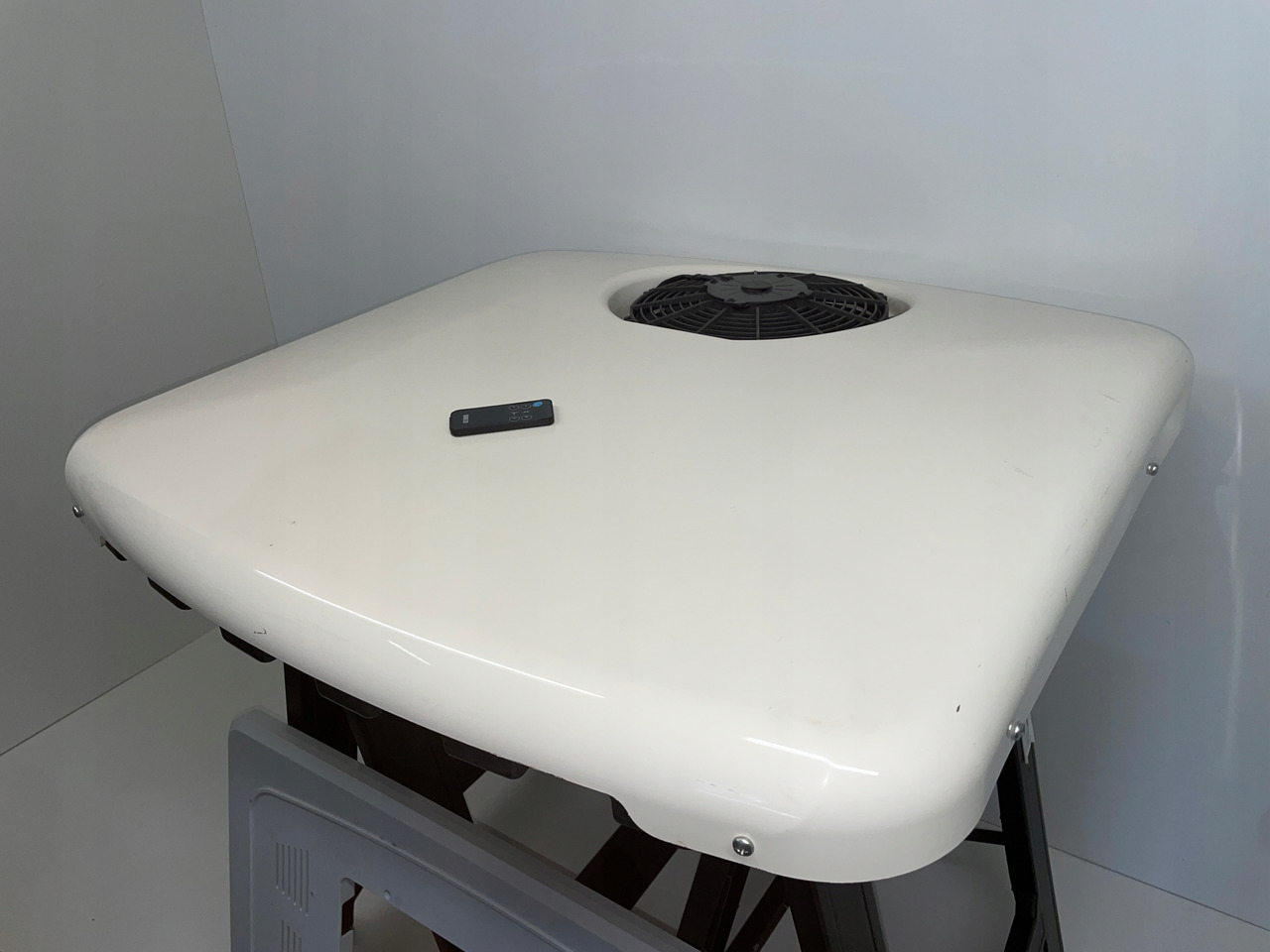 KLIMATYZACJA POSTOJOWA PILOT SLIMCOOL FACTORY PREP DAF SCANIA MC1507523 - Kompresor klimatizace pro Nákladní auto: obrázek 3 KLIMATYZACJA POSTOJOWA PILOT SLIMCOOL FACTORY PREP DAF SCANIA MC1507523 - Kompresor klimatizace pro Nákladní auto: obrázek 3