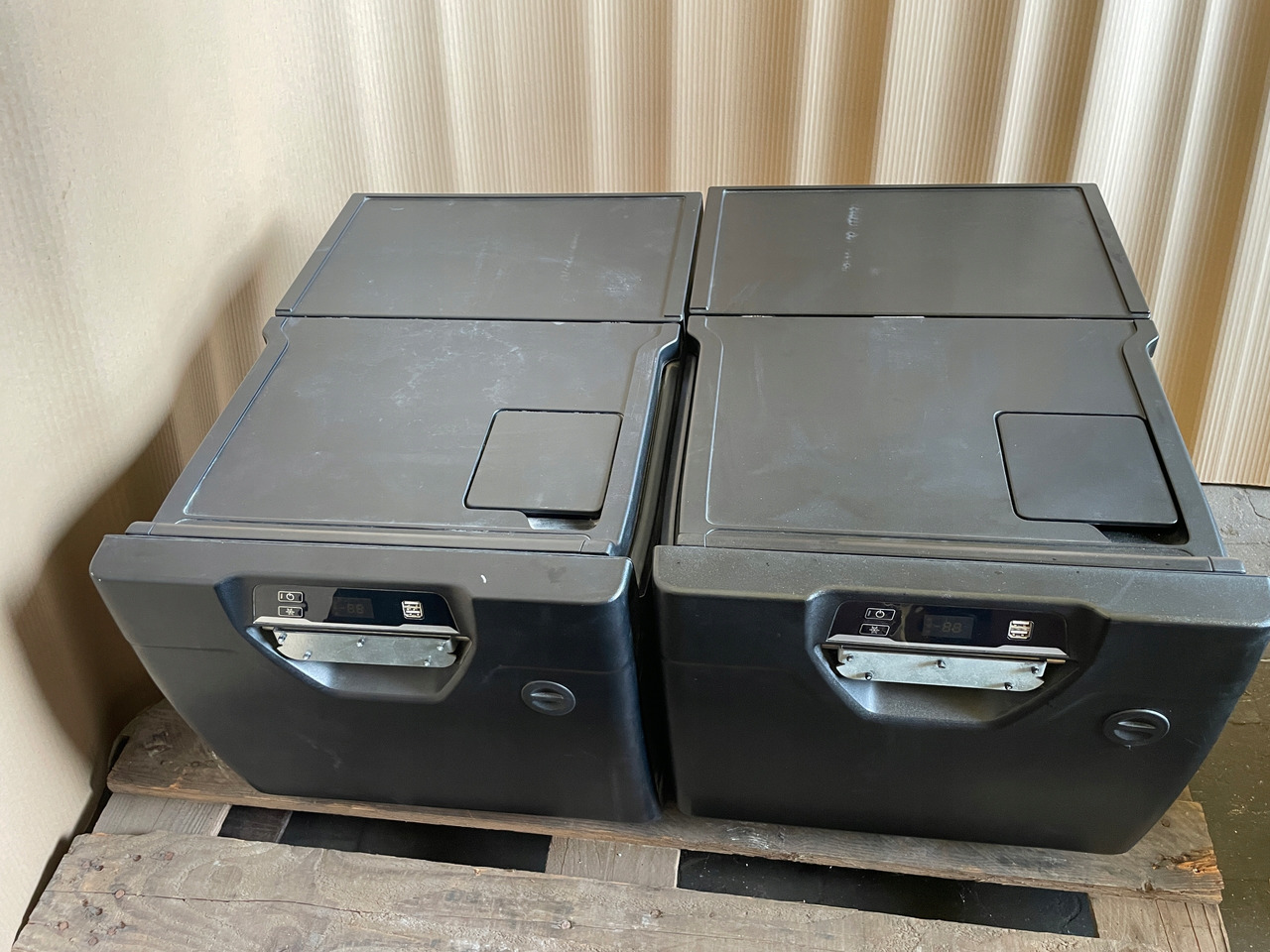 LODÓWKA IVECO S-WAY S WAY wysoka - Kabina a interiér pro Nákladní auto: obrázek 1 LODÓWKA IVECO S-WAY S WAY wysoka - Kabina a interiér pro Nákladní auto: obrázek 1