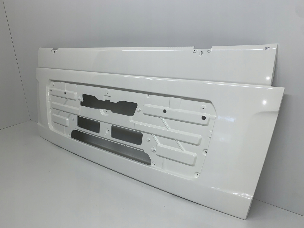 MASKA ATRAPA GRILL MAN TGL TGM NR 1812 - Kapota pro Nákladní auto: obrázek 2 MASKA ATRAPA GRILL MAN TGL TGM NR 1812 - Kapota pro Nákladní auto: obrázek 2