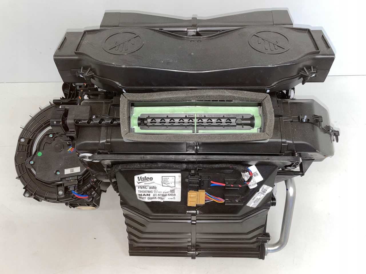 NAGRZEWNICA MAN TG3 TGX 3 TGX-3 81619006459 - Ventilátor topení pro Nákladní auto: obrázek 2 NAGRZEWNICA MAN TG3 TGX 3 TGX-3 81619006459 - Ventilátor topení pro Nákladní auto: obrázek 2