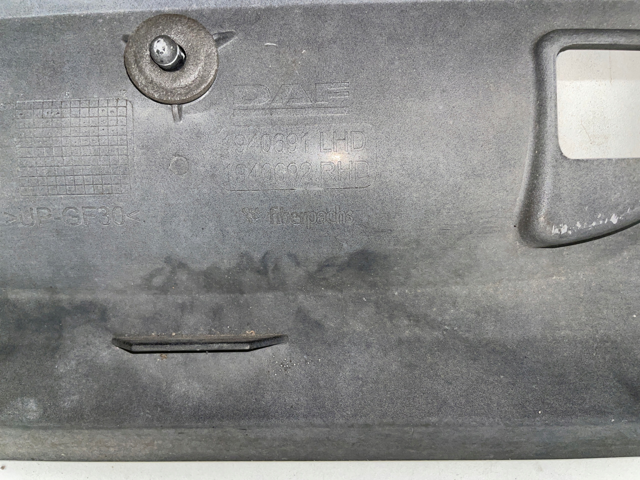 PODSZYBIE DAF MASKOWNICA OSŁONA DAF XF EURO 6 1940691 - Čelní sklo pro Nákladní auto: obrázek 4 PODSZYBIE DAF MASKOWNICA OSŁONA DAF XF EURO 6 1940691 - Čelní sklo pro Nákladní auto: obrázek 4