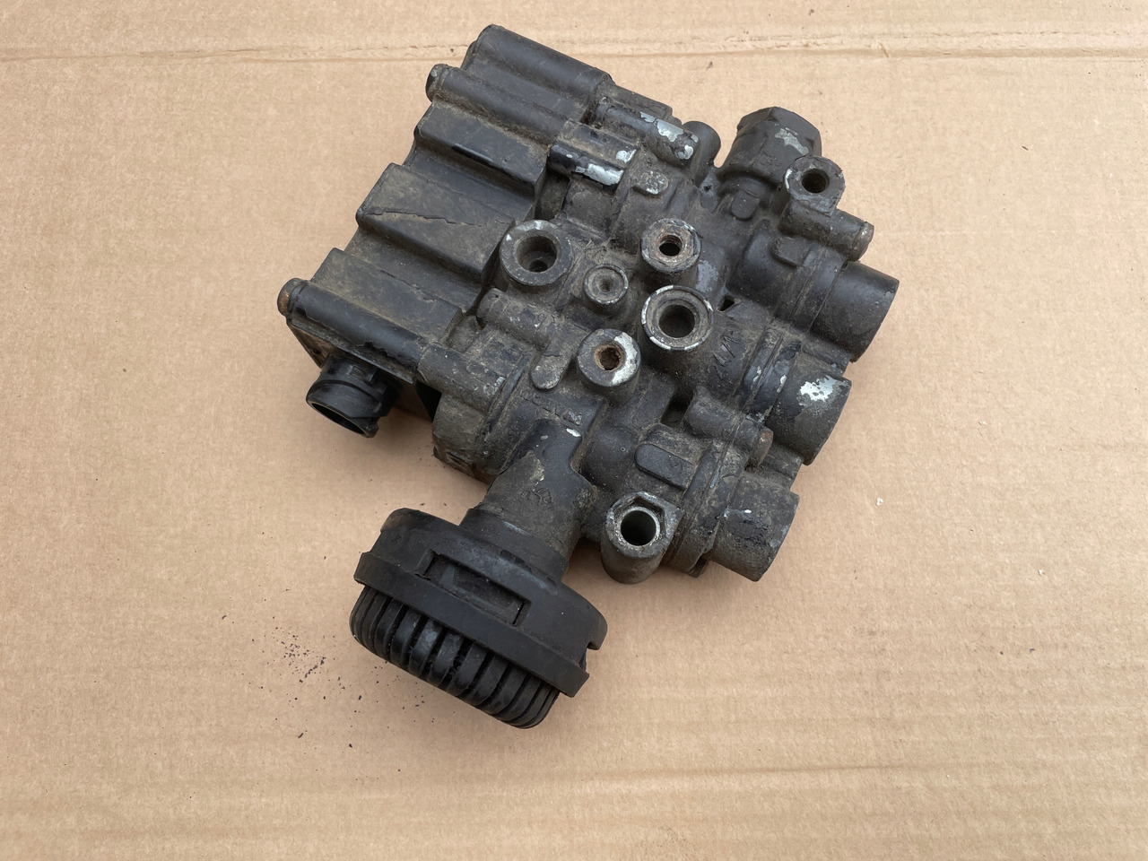 ZAWÓR PODUSZEK ECAS MAN TGA TGX TGS 4729000550 - Vzdušný podvěs pro Nákladní auto: obrázek 1 ZAWÓR PODUSZEK ECAS MAN TGA TGX TGS 4729000550 - Vzdušný podvěs pro Nákladní auto: obrázek 1