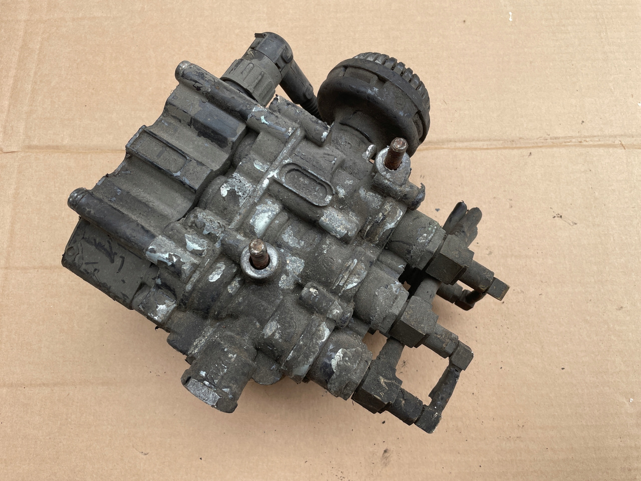 ZAWÓR PODUSZEK ECAS MAN TGA TGX TGS 4729000570 - Vzdušný podvěs pro Nákladní auto: obrázek 1 ZAWÓR PODUSZEK ECAS MAN TGA TGX TGS 4729000570 - Vzdušný podvěs pro Nákladní auto: obrázek 1