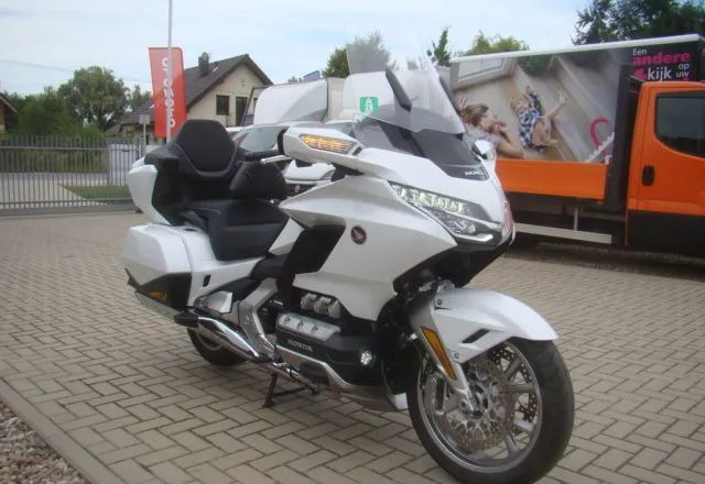 Honda GL - Motocykl: obrázek 4 Honda GL - Motocykl: obrázek 4