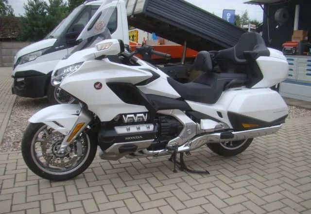Honda GL - Motocykl: obrázek 2 Honda GL - Motocykl: obrázek 2