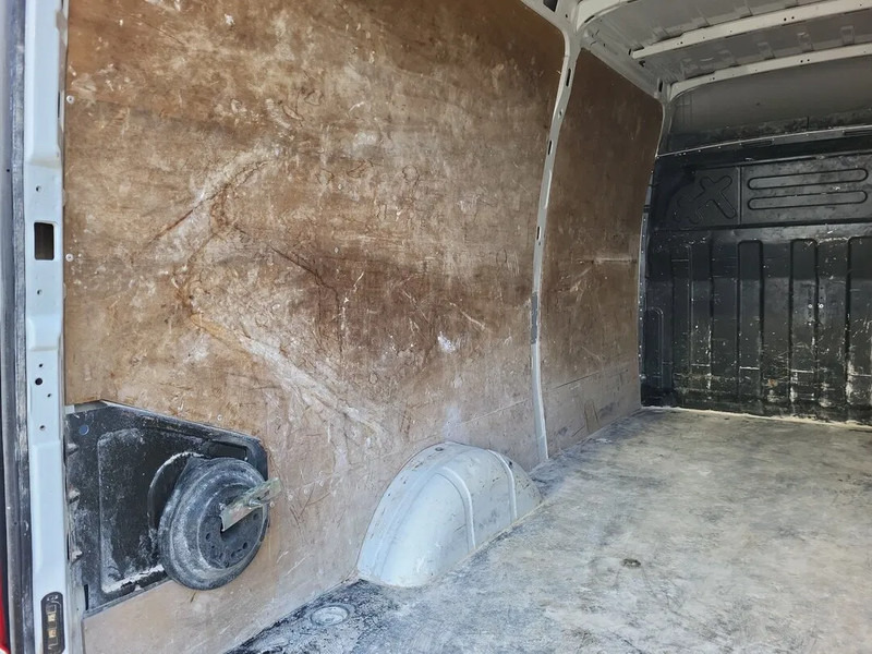 Iveco Daily L2H2 - Furgon: obrázek 4 Iveco Daily L2H2 - Furgon: obrázek 4