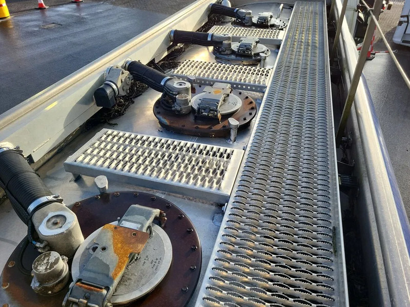 Mercedes-Benz Antos 1824 - Cisternové vozidlo: obrázek 4 Mercedes-Benz Antos 1824 - Cisternové vozidlo: obrázek 4