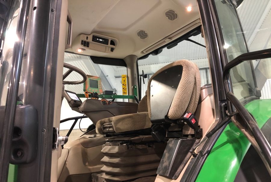 John Deere 6155R - Traktor: obrázek 3 John Deere 6155R - Traktor: obrázek 3