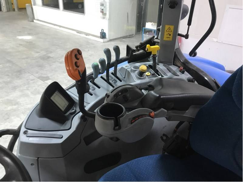 New Holland T7.250 - Traktor: obrázek 5 New Holland T7.250 - Traktor: obrázek 5