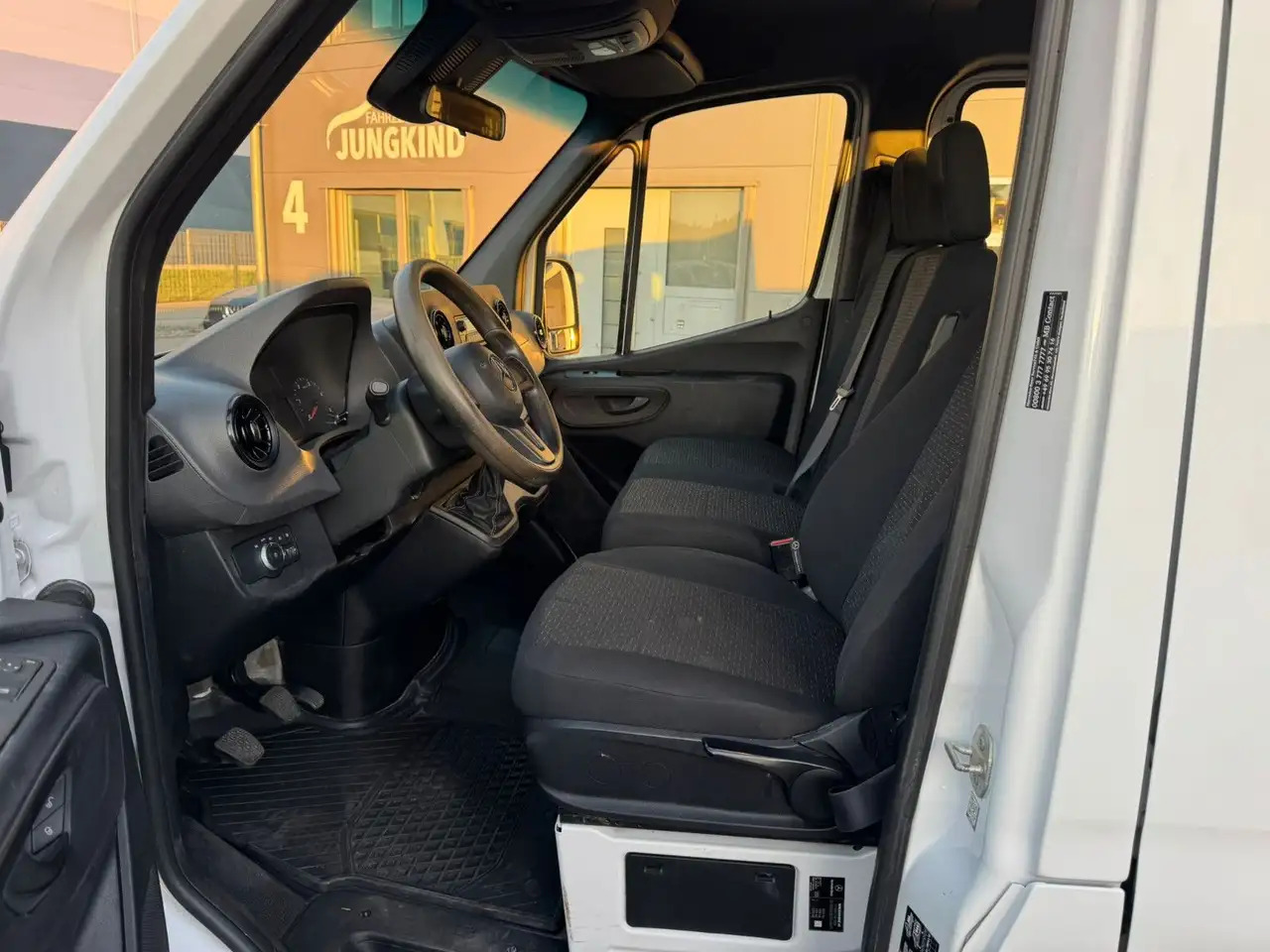 Mercedes-Benz Sprinter 317 CDI Lang DoKa Pritsche AHK 3,5t - Dodávka valník, Dodávka s dvojitou kabinou: obrázek 3 Mercedes-Benz Sprinter 317 CDI Lang DoKa Pritsche AHK 3,5t - Dodávka valník, Dodávka s dvojitou kabinou: obrázek 3