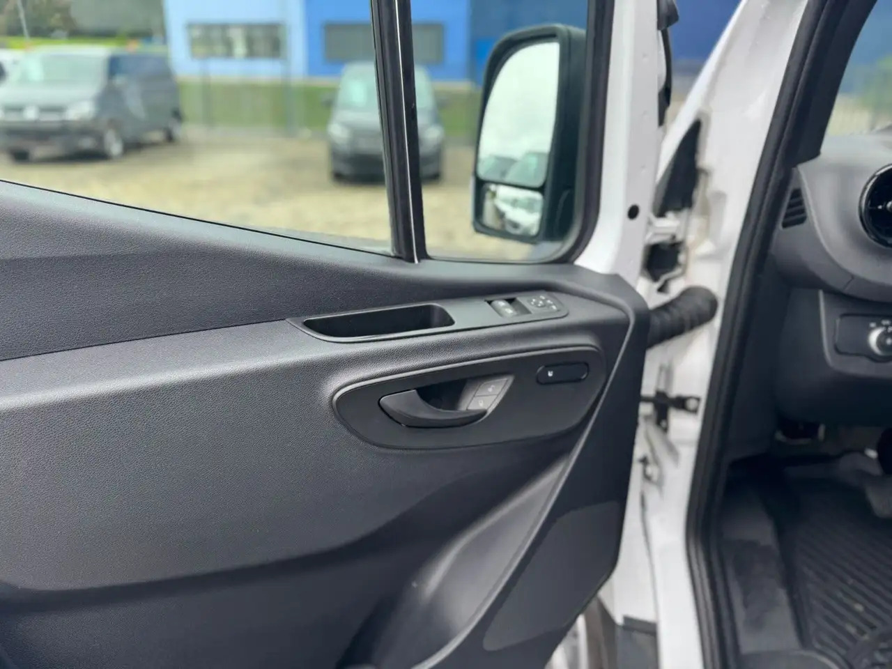 Mercedes-Benz Sprinter 317 CDI Lang Hoch Klima MBUX AHK 2,8t - Furgon: obrázek 5 Mercedes-Benz Sprinter 317 CDI Lang Hoch Klima MBUX AHK 2,8t - Furgon: obrázek 5