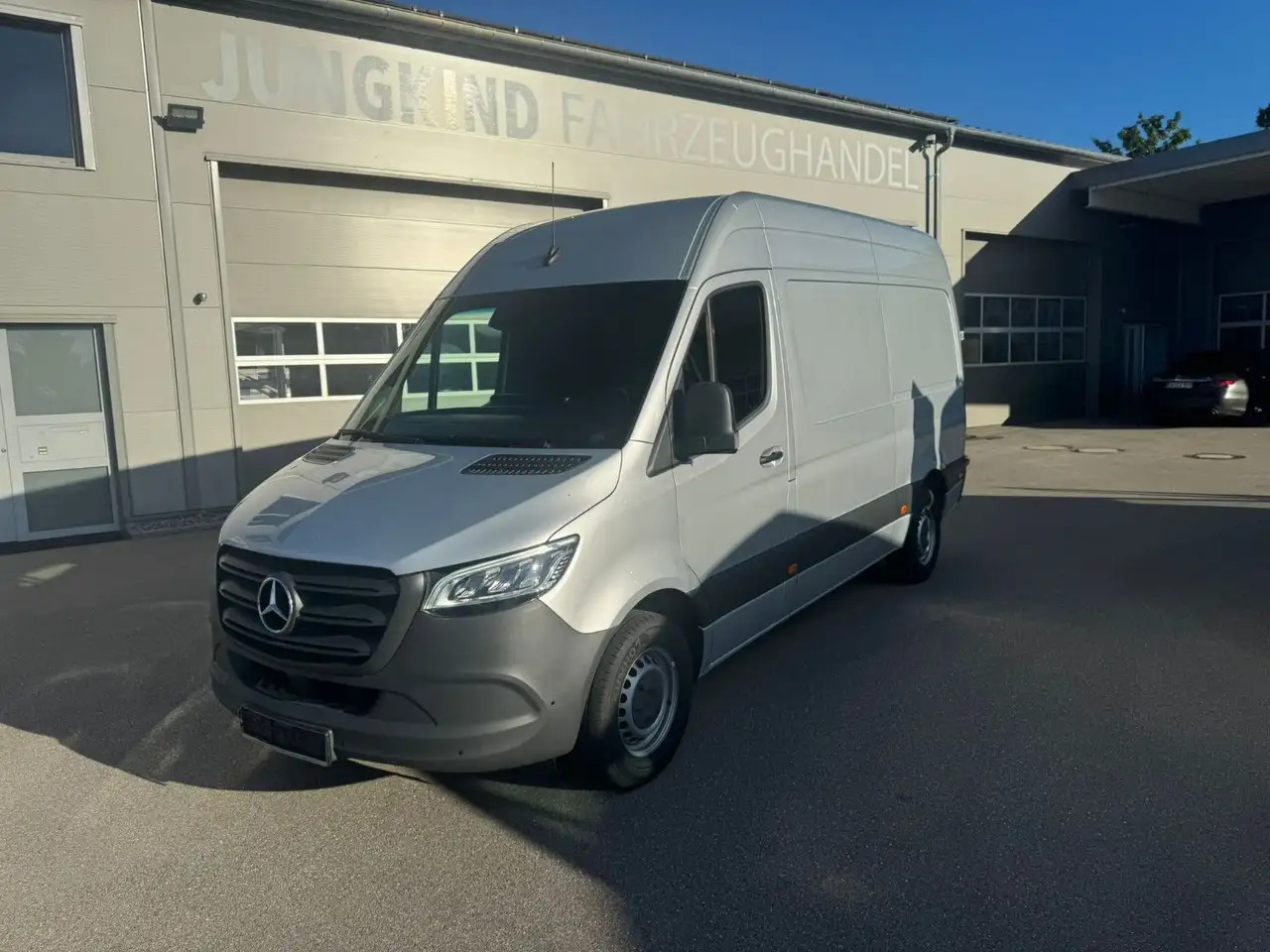 Mercedes-Benz Sprinter 317 CDI Lang Hoch Klima MBUX Silber LED - Furgon: obrázek 2 Mercedes-Benz Sprinter 317 CDI Lang Hoch Klima MBUX Silber LED - Furgon: obrázek 2