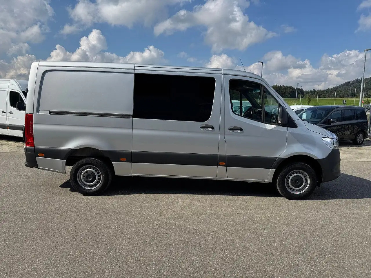 Mercedes-Benz Sprinter 317 CDI Lang Silber MBUX RWD Klima - Furgon: obrázek 4 Mercedes-Benz Sprinter 317 CDI Lang Silber MBUX RWD Klima - Furgon: obrázek 4