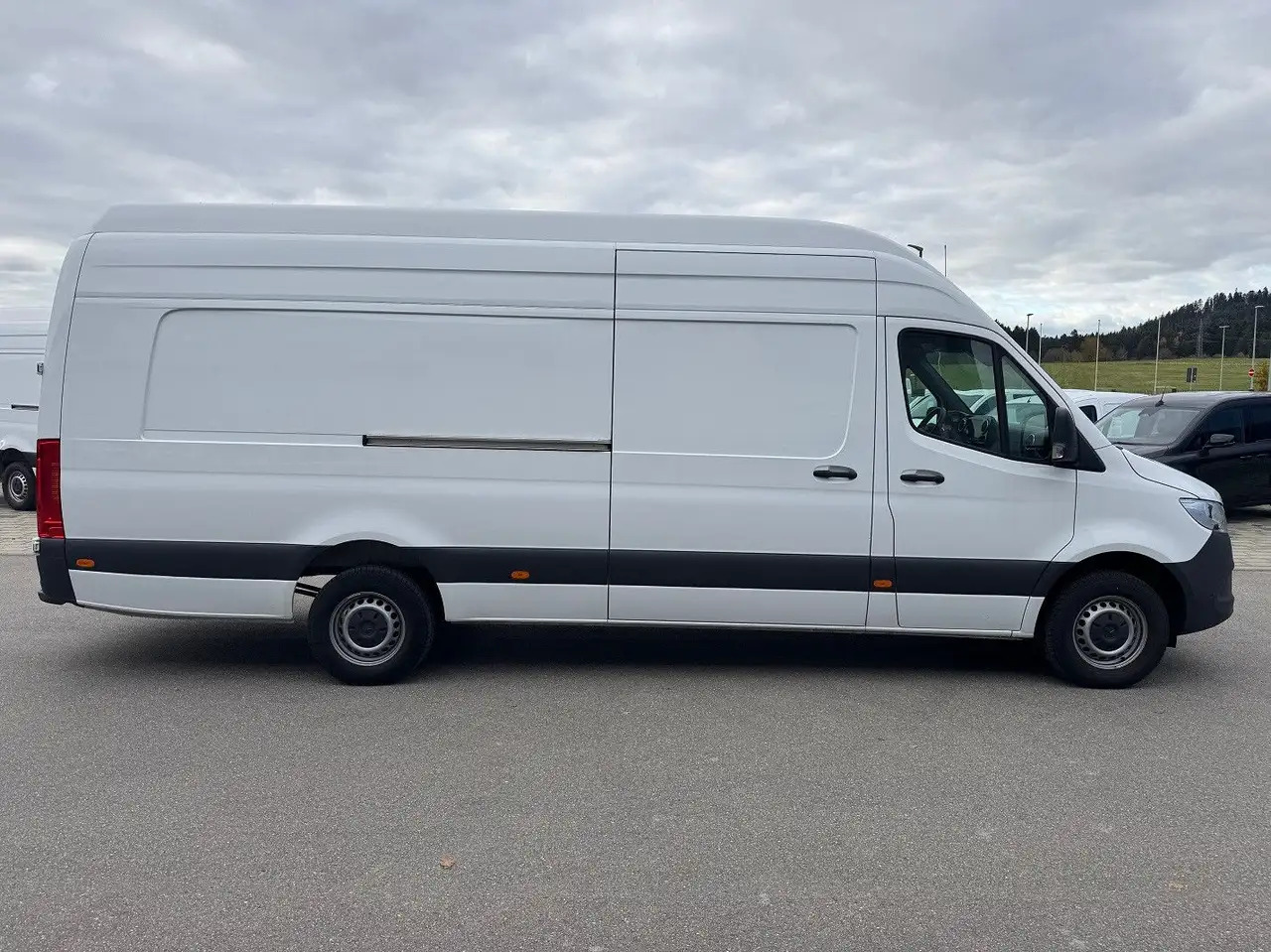 Mercedes-Benz Sprinter 317 CDI Maxi Lang Extralang XXL MBUX - Furgon: obrázek 4 Mercedes-Benz Sprinter 317 CDI Maxi Lang Extralang XXL MBUX - Furgon: obrázek 4
