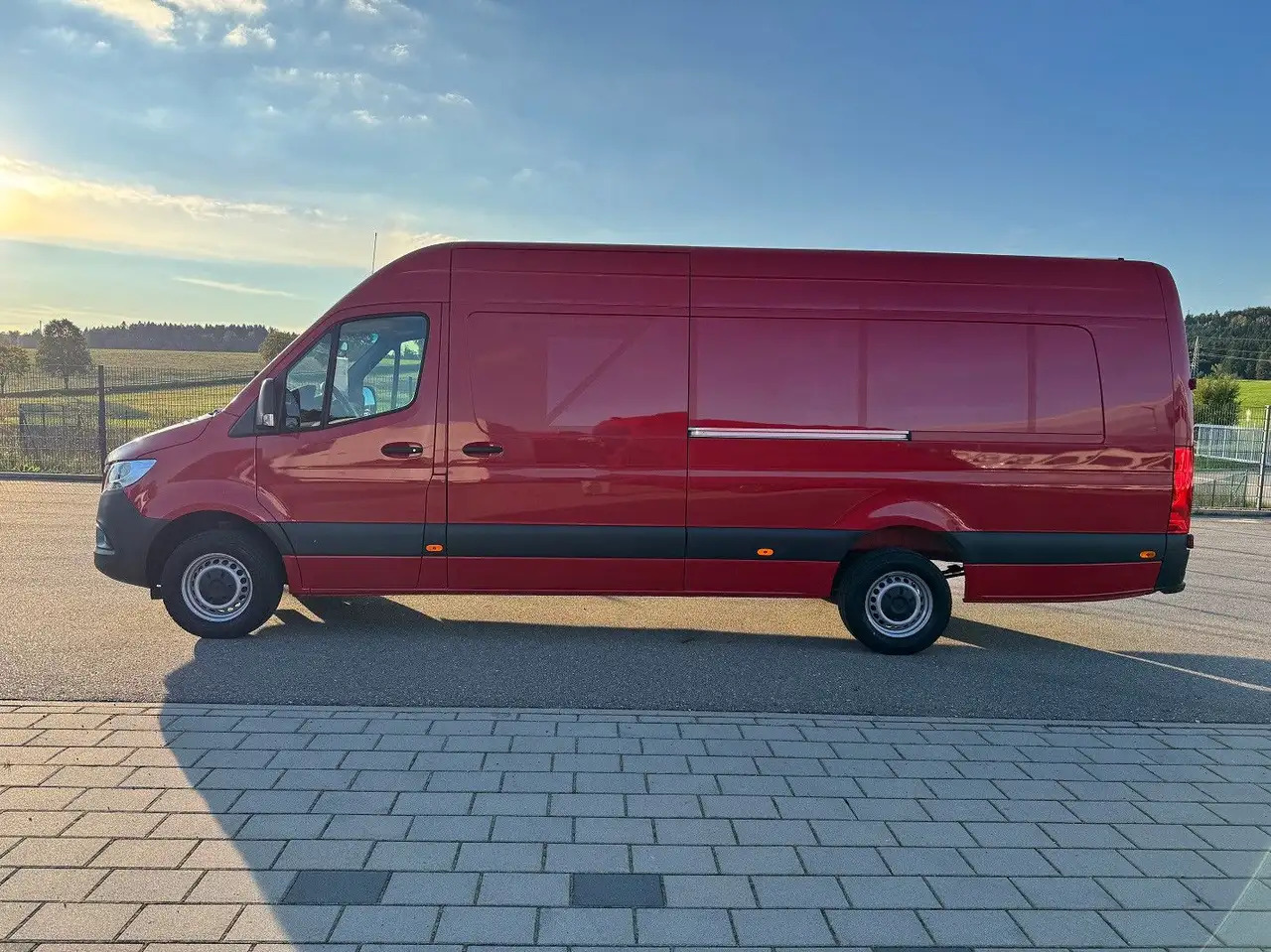Mercedes-Benz Sprinter 317 Maxi Lang XXL Extralang MBUX Klima - Furgon: obrázek 3 Mercedes-Benz Sprinter 317 Maxi Lang XXL Extralang MBUX Klima - Furgon: obrázek 3
