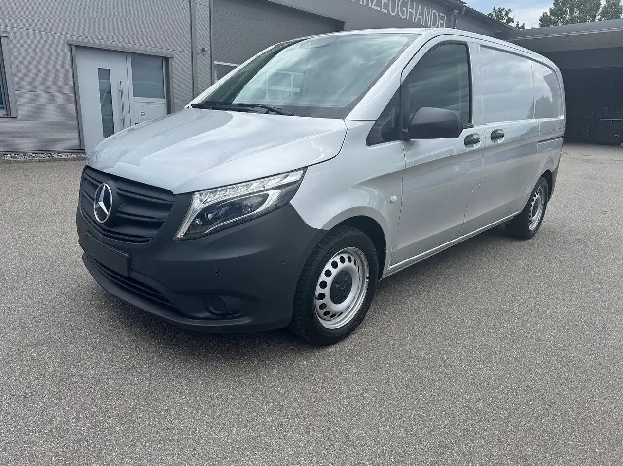 Mercedes-Benz Vito 114 CDI Kompakt Silber Klima Bott - Furgon: obrázek 1 Mercedes-Benz Vito 114 CDI Kompakt Silber Klima Bott - Furgon: obrázek 1