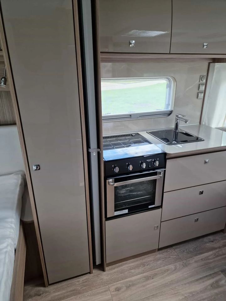 Fendt Tendenza 650 SFD Safety-, Batteri. Fußbodentem - Karavan: obrázek 5 Fendt Tendenza 650 SFD Safety-, Batteri. Fußbodentem - Karavan: obrázek 5