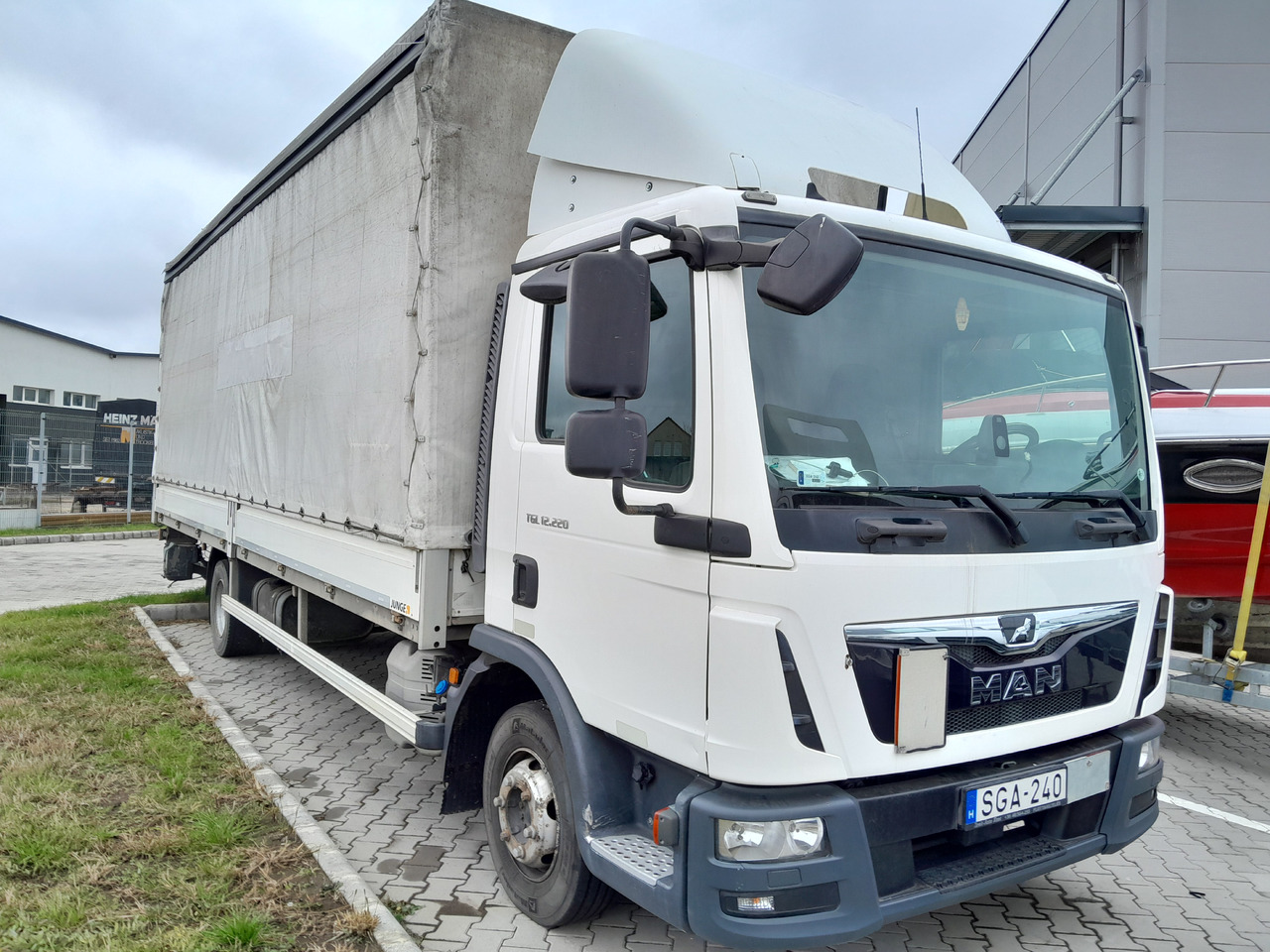 MAN TGL 12.220 Tail Lift Manual - Plachtový nákladní auto: obrázek 3 MAN TGL 12.220 Tail Lift Manual - Plachtový nákladní auto: obrázek 3