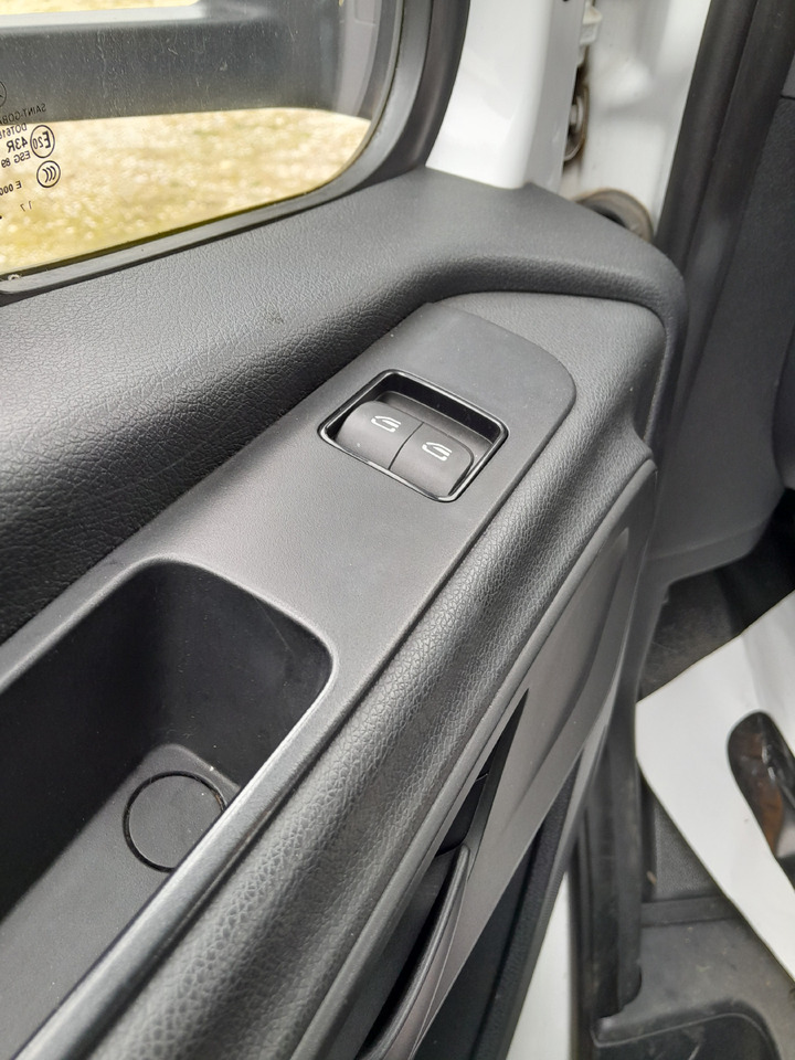 MERCEDES-BENZ Sprinter - Dodávka valník: obrázek 4 MERCEDES-BENZ Sprinter - Dodávka valník: obrázek 4