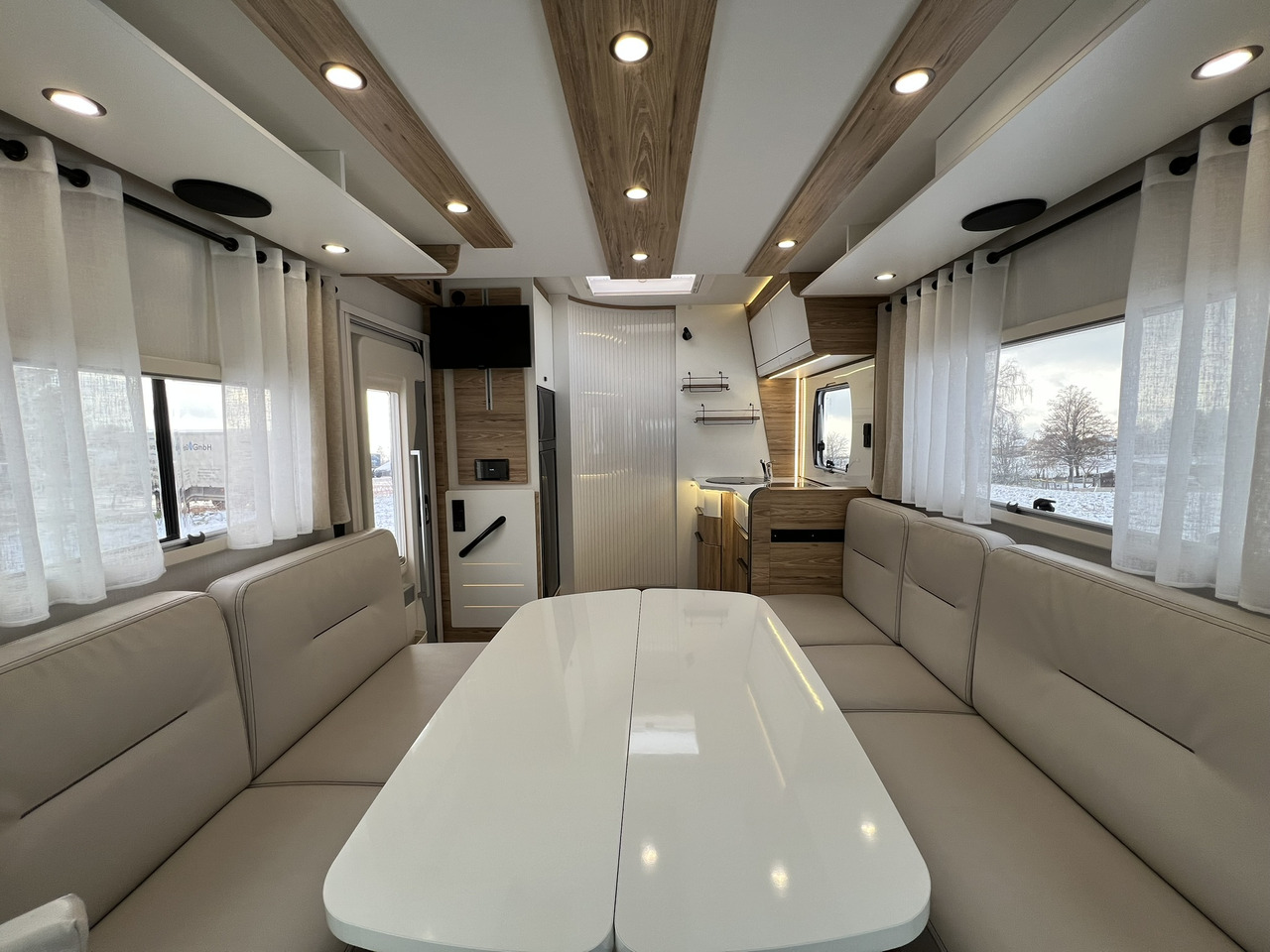 Pilote Pacific P696D Hubbett - Solar - Markise - Polointegrovaný obytný vůz: obrázek 4 Pilote Pacific P696D Hubbett - Solar - Markise - Polointegrovaný obytný vůz: obrázek 4