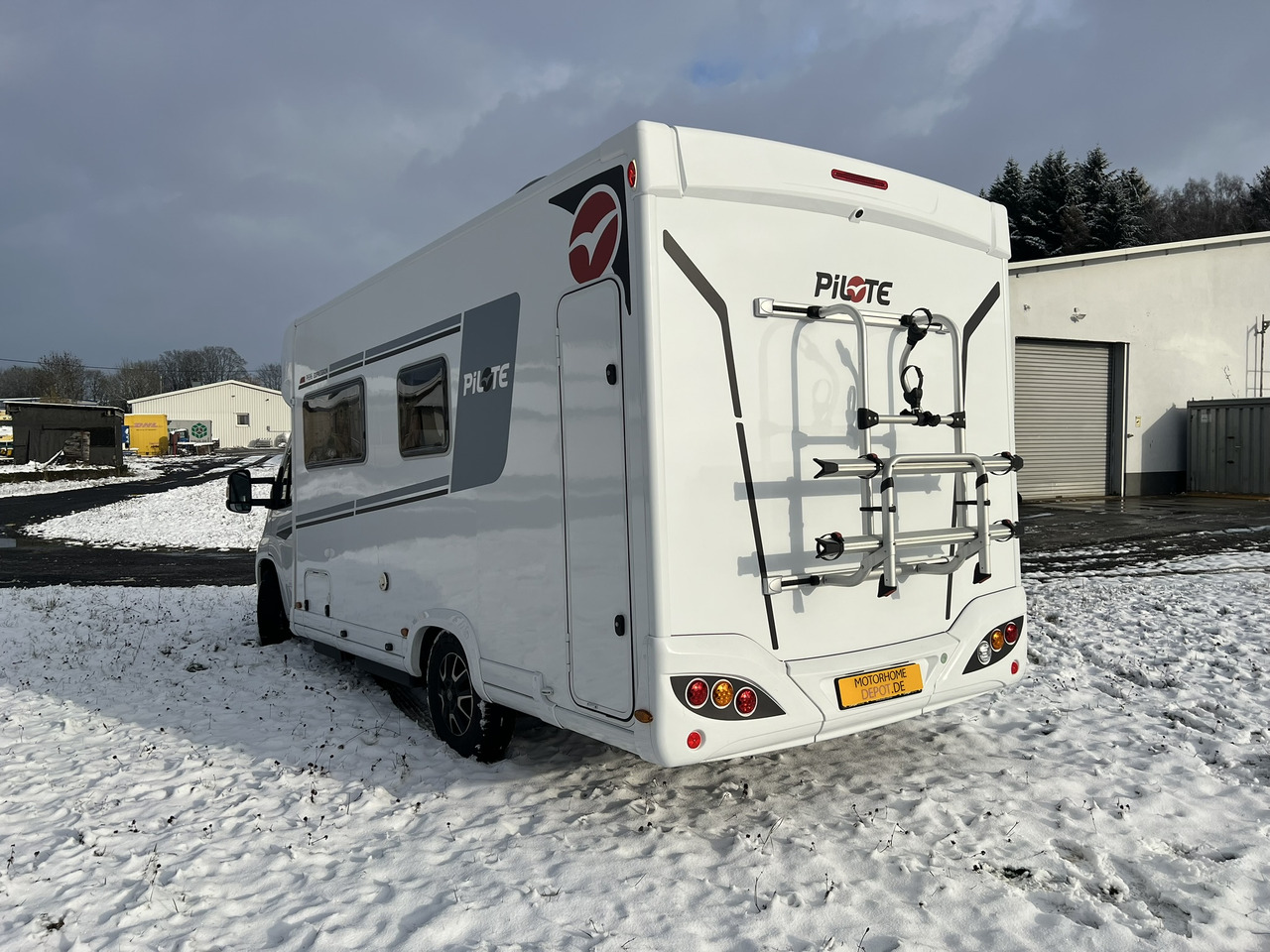 Pilote Pacific P696D Hubbett - Solar - Markise - Polointegrovaný obytný vůz: obrázek 2 Pilote Pacific P696D Hubbett - Solar - Markise - Polointegrovaný obytný vůz: obrázek 2