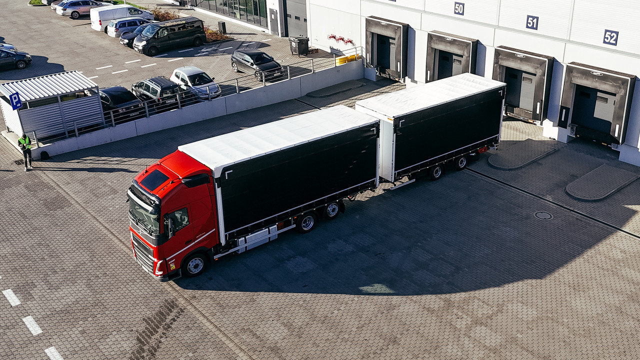 Volvo FH - Plachtový nákladní auto: obrázek 5 Volvo FH - Plachtový nákladní auto: obrázek 5