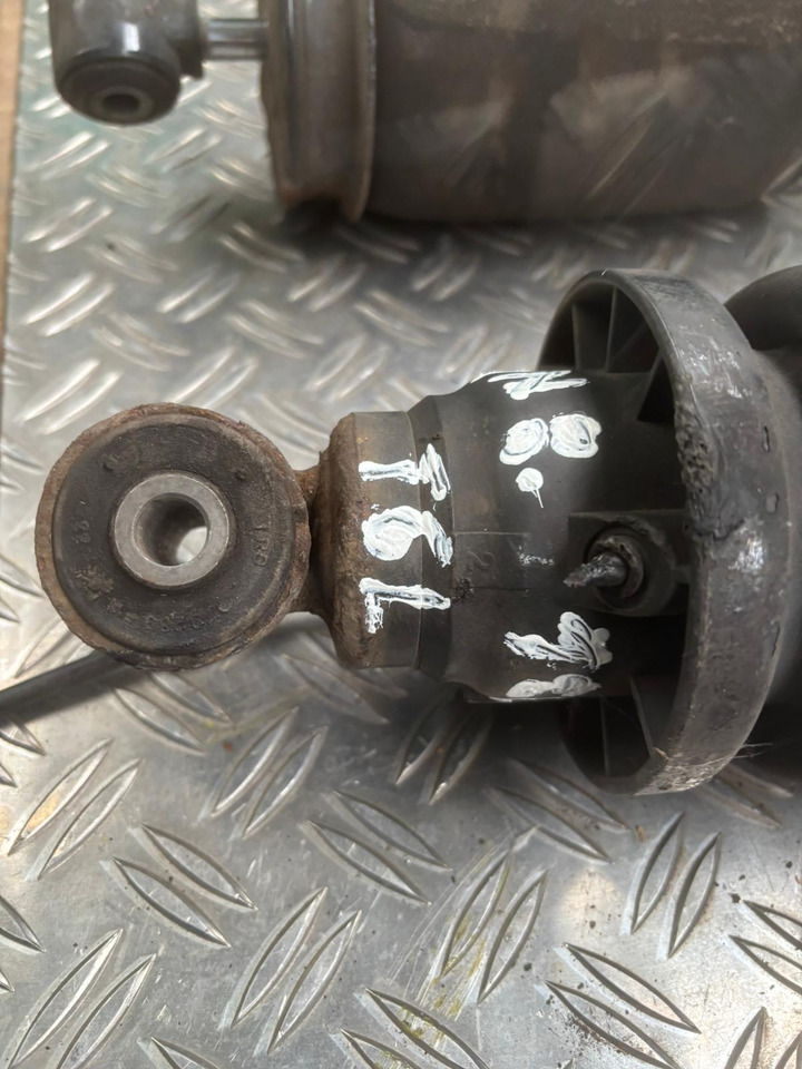 Gebrauchte Luftbälge MAN 8.180, Artikel - Nr. : 81.9999 - 9999 - Podvěs kabiny pro Nákladní auto: obrázek 3 Gebrauchte Luftbälge MAN 8.180, Artikel - Nr. : 81.9999 - 9999 - Podvěs kabiny pro Nákladní auto: obrázek 3