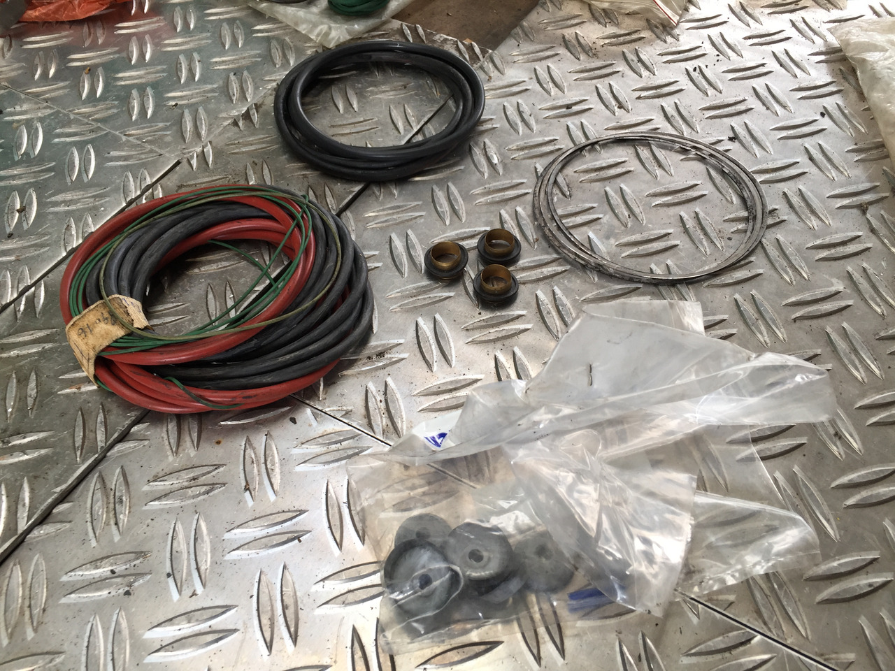 Gebrauchte diverse Gummiringe für Motorblock, Kalmar, Stapler, VOLVO, Artikel - Nr. : 7720 - 2 - Písty/ Kroužky/ Objímky pro Nákladní auto: obrázek 1 Gebrauchte diverse Gummiringe für Motorblock, Kalmar, Stapler, VOLVO, Artikel - Nr. : 7720 - 2 - Písty/ Kroužky/ Objímky pro Nákladní auto: obrázek 1