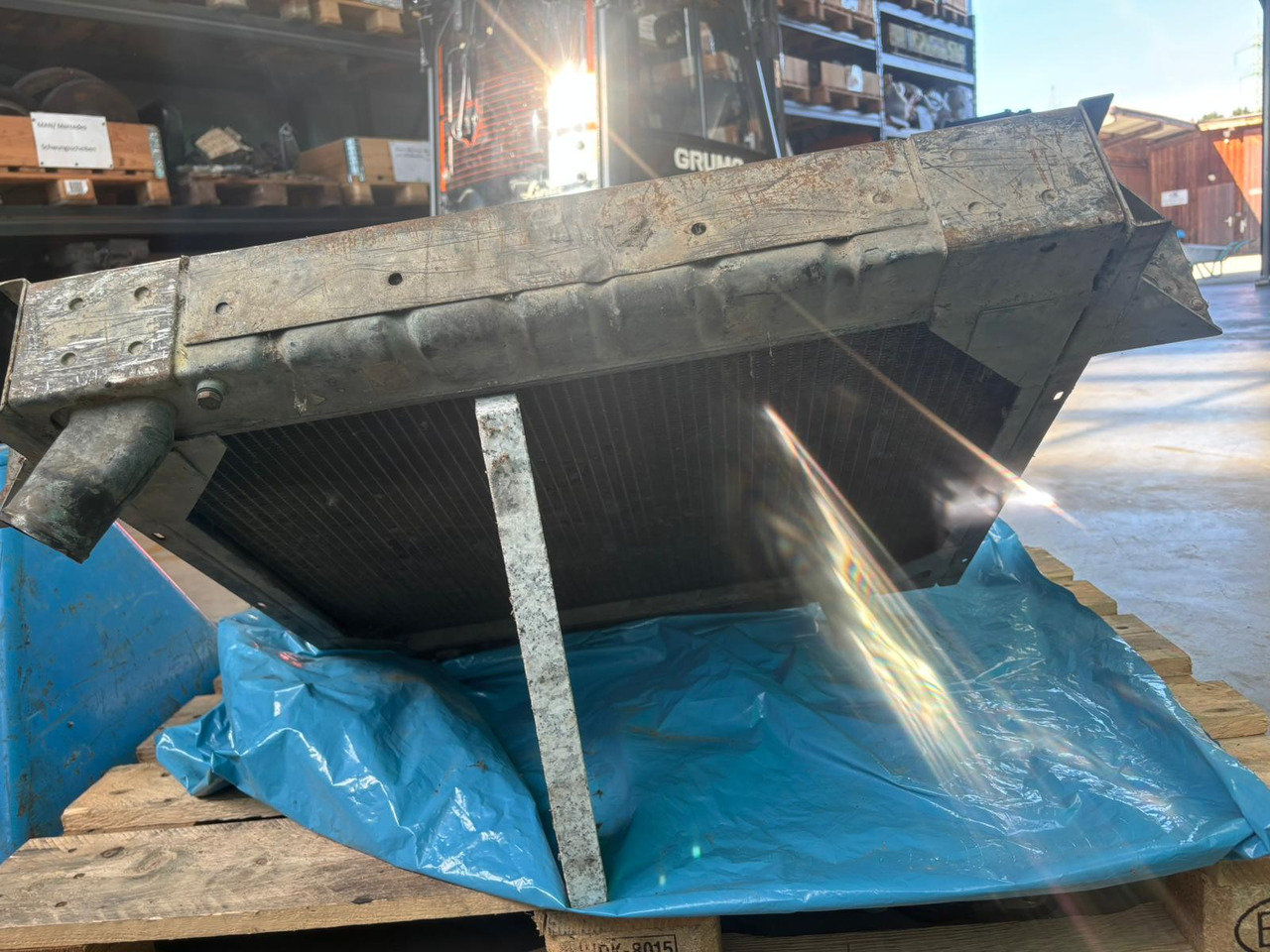 Gebrauchter MAN Kühler F8, Artikel - Nr. : 81.0610 - 16152 - Chladič pro Nákladní auto: obrázek 2 Gebrauchter MAN Kühler F8, Artikel - Nr. : 81.0610 - 16152 - Chladič pro Nákladní auto: obrázek 2