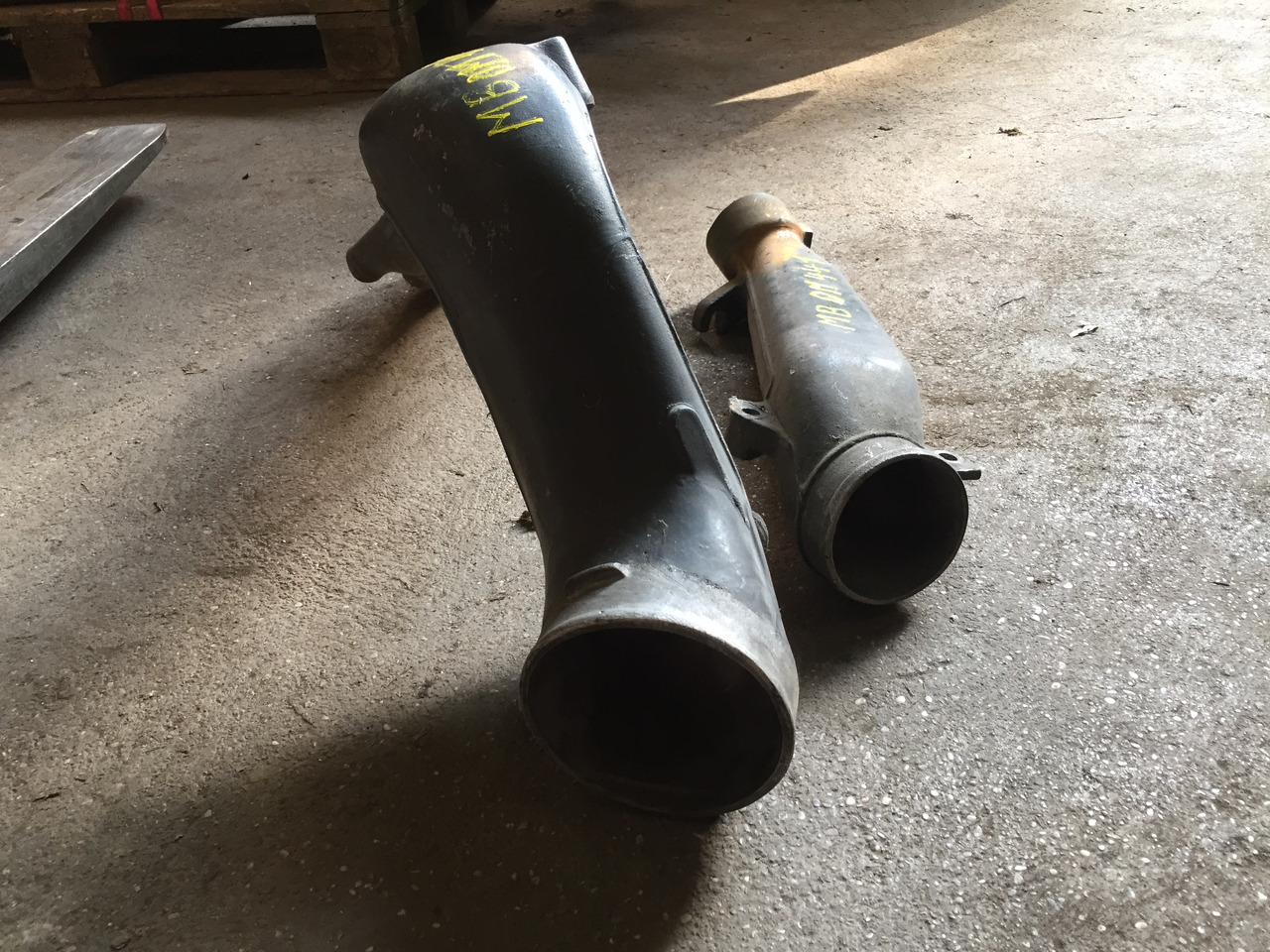 Gebrauchtes MB Motortyp OM 441 LA Ansaugrohr, Artikel - Nr. : A 999 999 99 99 - Trubka sání vzduchu pro Nákladní auto: obrázek 3 Gebrauchtes MB Motortyp OM 441 LA Ansaugrohr, Artikel - Nr. : A 999 999 99 99 - Trubka sání vzduchu pro Nákladní auto: obrázek 3