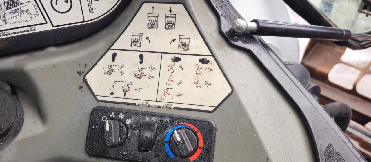 BOBCAT S570 - Smykový nakladač: obrázek 5 BOBCAT S570 - Smykový nakladač: obrázek 5