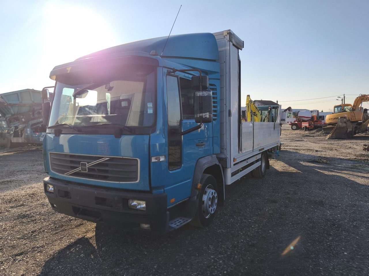 VOLVO FL 12 250, 2004 god. - Přepravník automobilů: obrázek 4 VOLVO FL 12 250, 2004 god. - Přepravník automobilů: obrázek 4