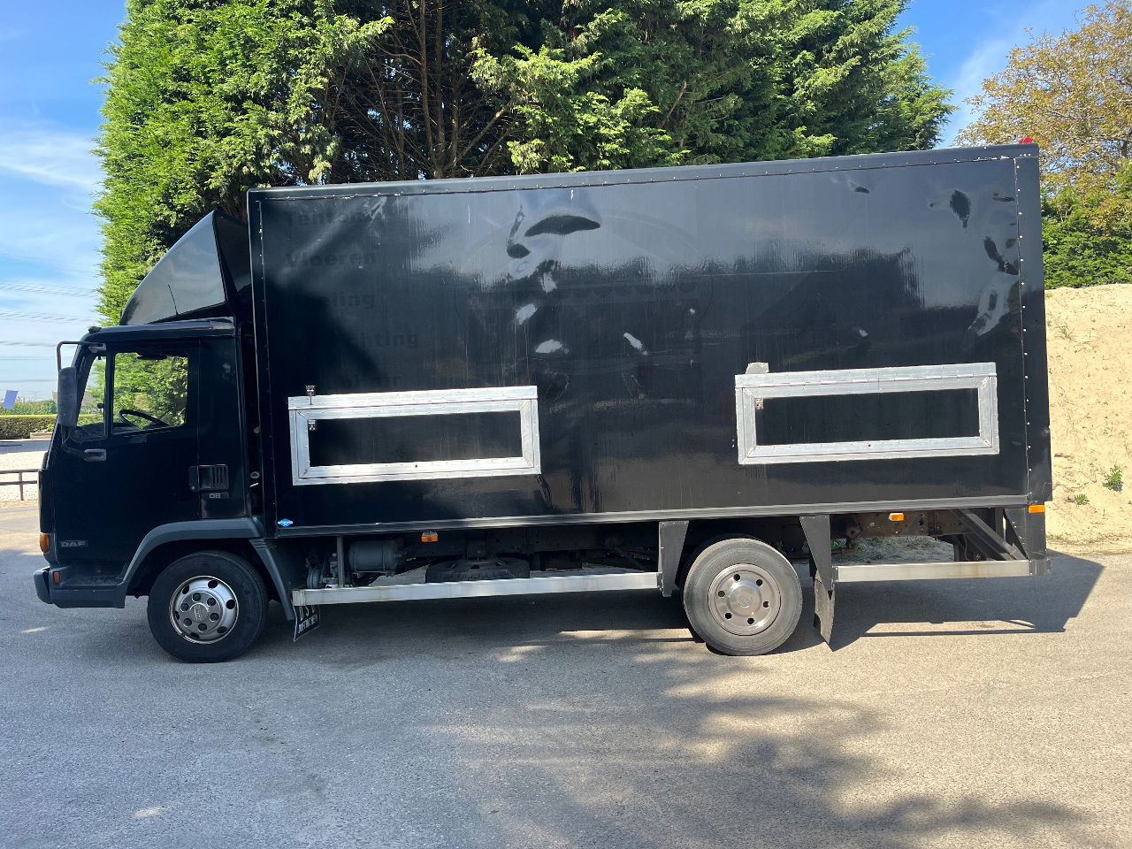 DAF 45 - Skříňový nákladní auto: obrázek 2 DAF 45 - Skříňový nákladní auto: obrázek 2