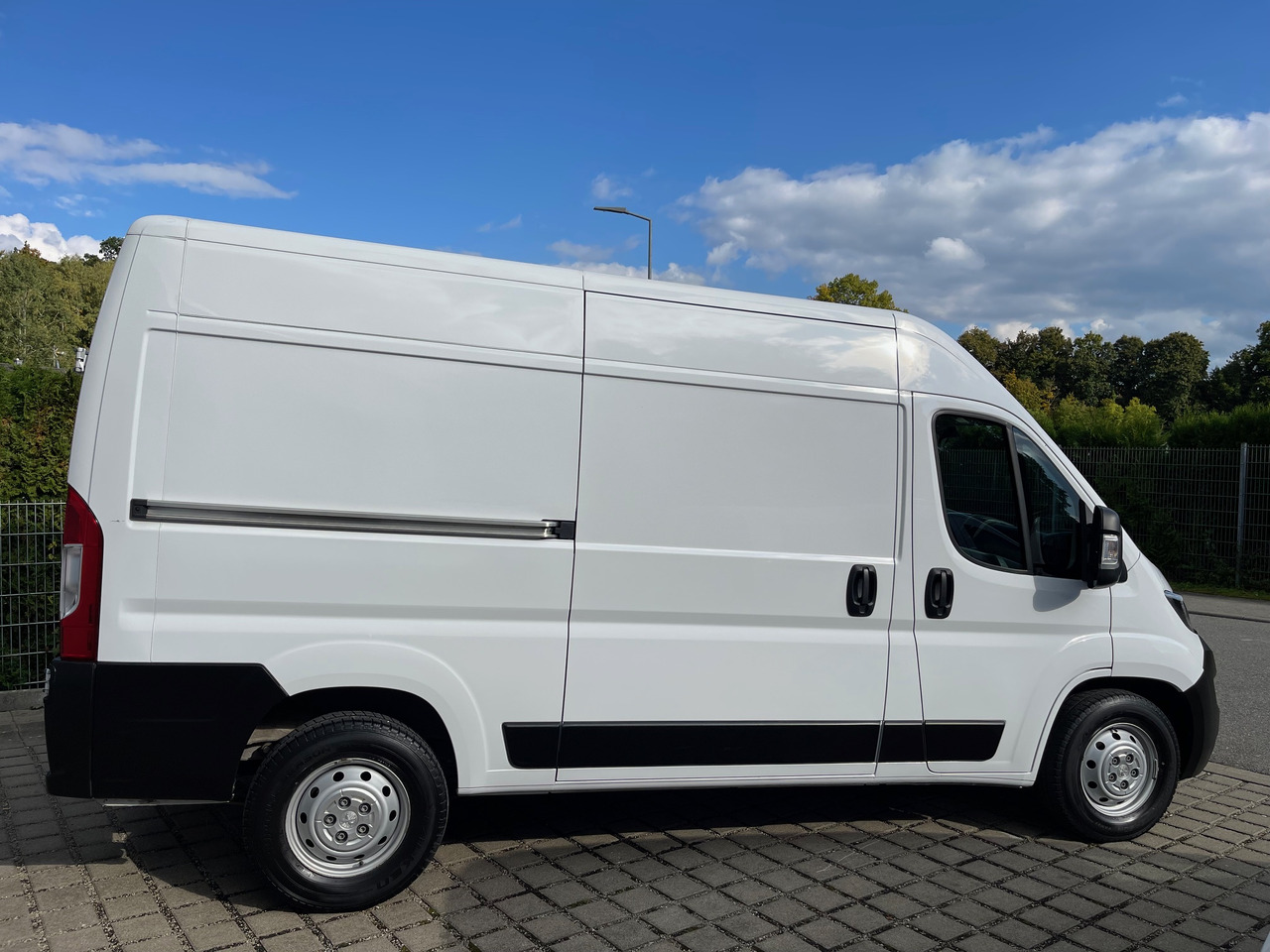 Peugeot Boxer Kasten L2H2 AppleCarplay/Klima/Kamera - Furgon: obrázek 4 Peugeot Boxer Kasten L2H2 AppleCarplay/Klima/Kamera - Furgon: obrázek 4