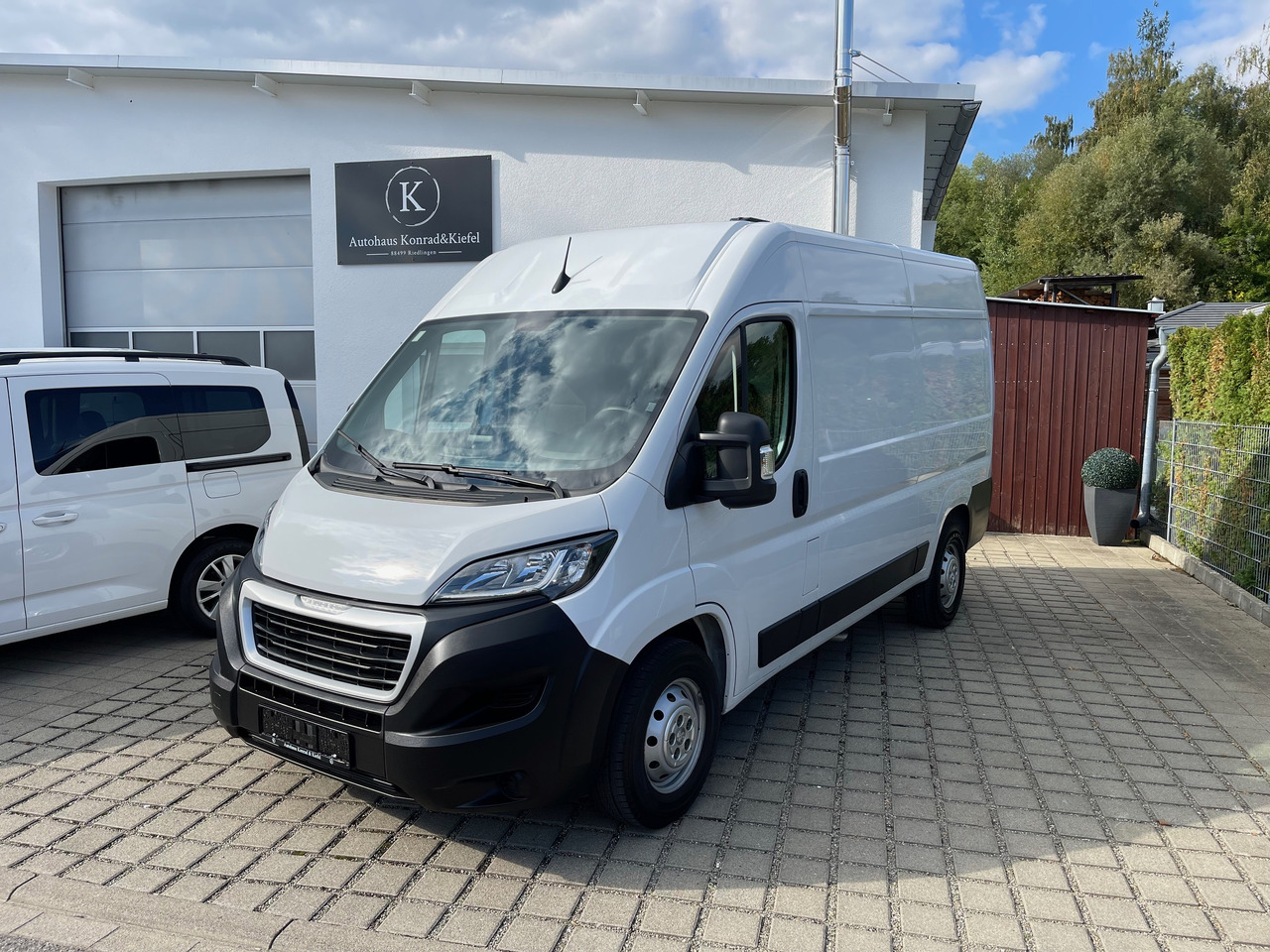 Peugeot Boxer Kasten L2H2 AppleCarplay/Klima/Kamera - Furgon: obrázek 1 Peugeot Boxer Kasten L2H2 AppleCarplay/Klima/Kamera - Furgon: obrázek 1