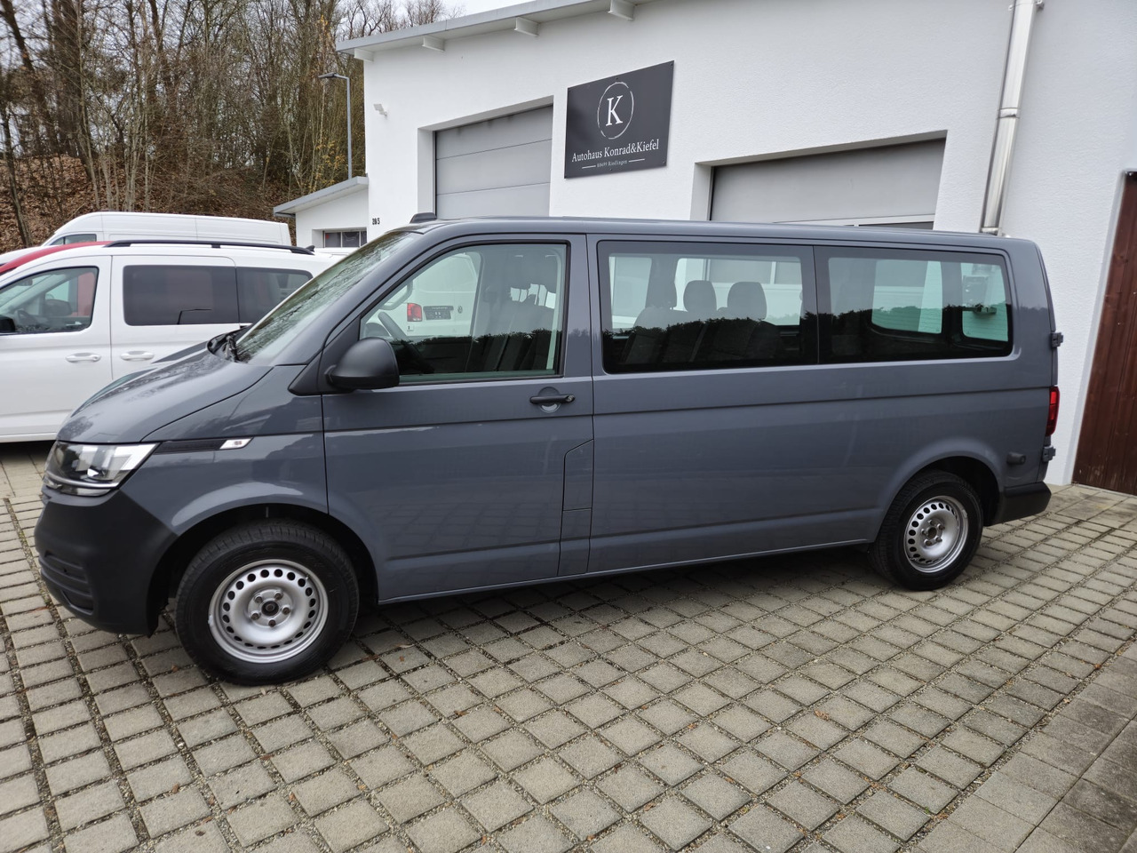 VOLKSWAGEN T6.1 Transporter Kombi LR/Navi/AppCon./6-Sitzer - Mikrobus: obrázek 3 VOLKSWAGEN T6.1 Transporter Kombi LR/Navi/AppCon./6-Sitzer - Mikrobus: obrázek 3