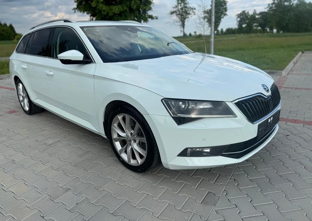 Skoda Superb 2.0 TSI 4x4 Sportline DSG - Kombi: obrázek 2 Skoda Superb 2.0 TSI 4x4 Sportline DSG - Kombi: obrázek 2