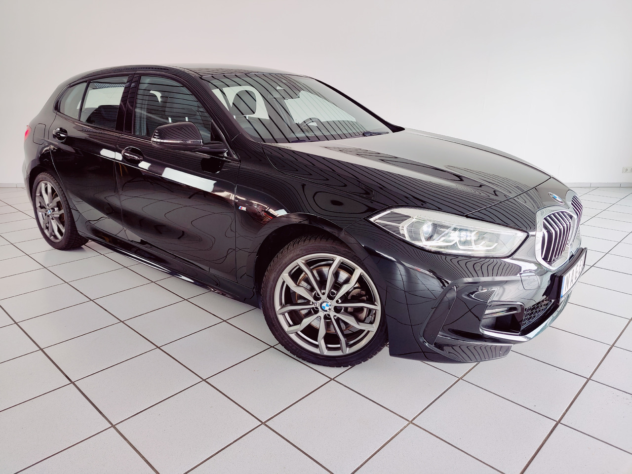 BMW 120 i M Sport RTTI LiveCockpit Head-up Navi - Sedan: obrázek 3 BMW 120 i M Sport RTTI LiveCockpit Head-up Navi - Sedan: obrázek 3