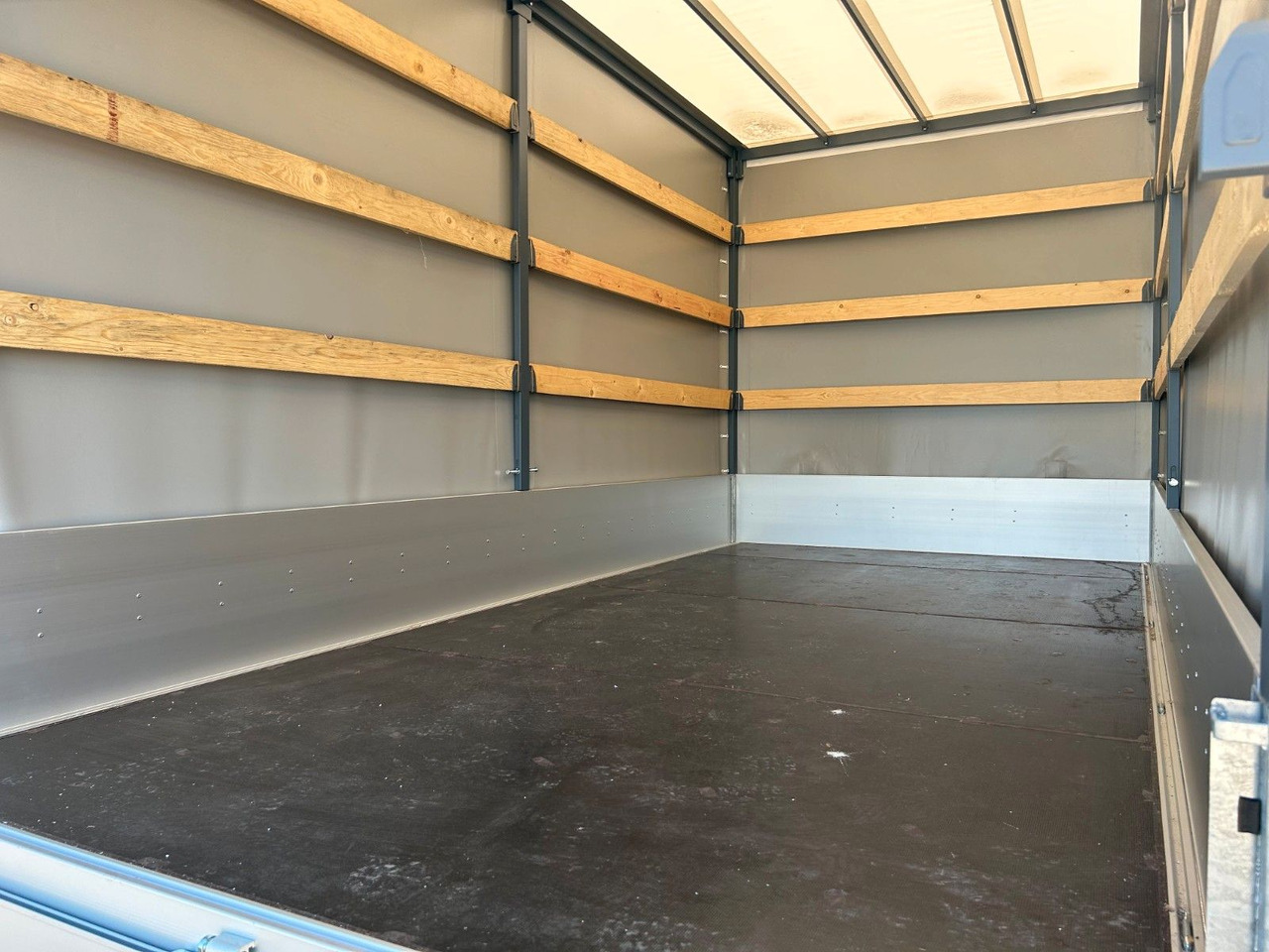 Fiat DUCATO XLWB MAXI Pritsche+Plane - Plachtová dodávka: obrázek 5 Fiat DUCATO XLWB MAXI Pritsche+Plane - Plachtová dodávka: obrázek 5