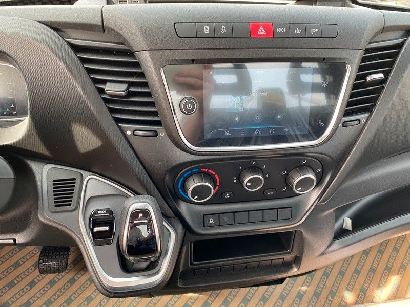 Iveco Daily 50C18HA8 Z Pritsche+Plane Iveco Daily 50C18HA8 Z Pritsche+Plane - Plachtová dodávka: obrázek 4 Iveco Daily 50C18HA8 Z Pritsche+Plane Iveco Daily 50C18HA8 Z Pritsche+Plane - Plachtová dodávka: obrázek 4