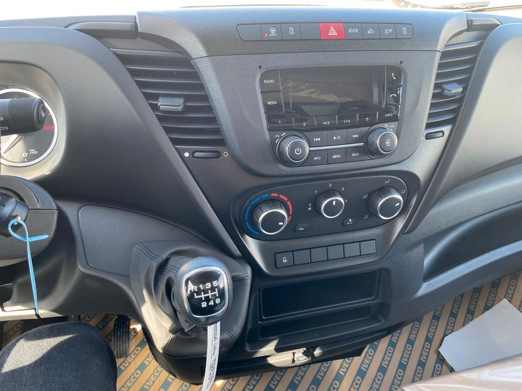 Iveco Daily Koffer mit LBW SOFORT Euro6E Iveco Daily Koffer mit LBW SOFORT Euro6E - Dodávka skřín: obrázek 3 Iveco Daily Koffer mit LBW SOFORT Euro6E Iveco Daily Koffer mit LBW SOFORT Euro6E - Dodávka skřín: obrázek 3