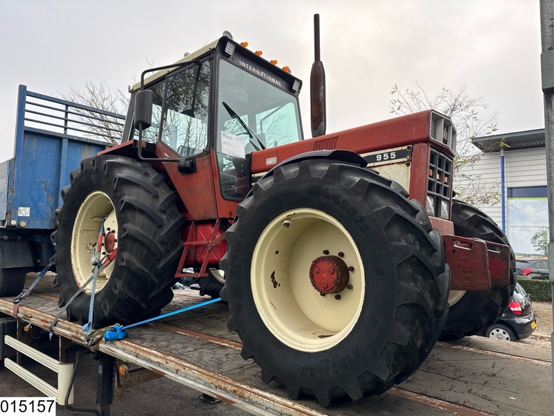 International 955A - Traktor: obrázek 3 International 955A - Traktor: obrázek 3