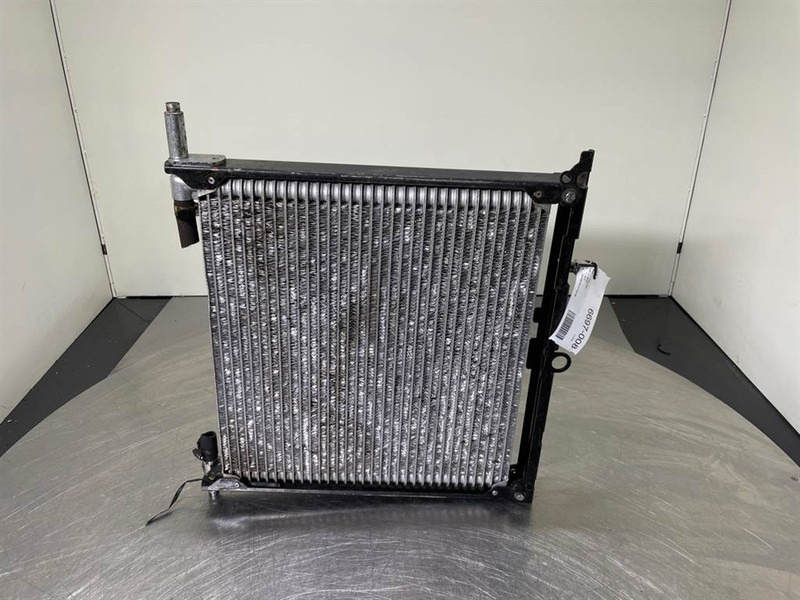 Cat 907M-444-1760-Airco condenser/Klimakondensator - Rám/ Šasi pro Stavební technika: obrázek 1 Cat 907M-444-1760-Airco condenser/Klimakondensator - Rám/ Šasi pro Stavební technika: obrázek 1