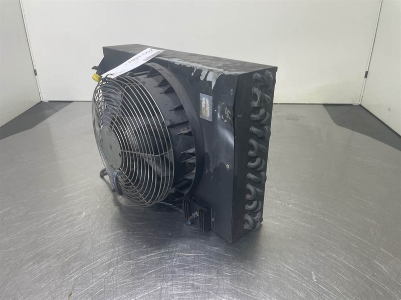 Cat 928G-Avrora - 175-ED2-0001a - Airco condenser - Rám/ Šasi pro Stavební technika: obrázek 2 Cat 928G-Avrora - 175-ED2-0001a - Airco condenser - Rám/ Šasi pro Stavební technika: obrázek 2