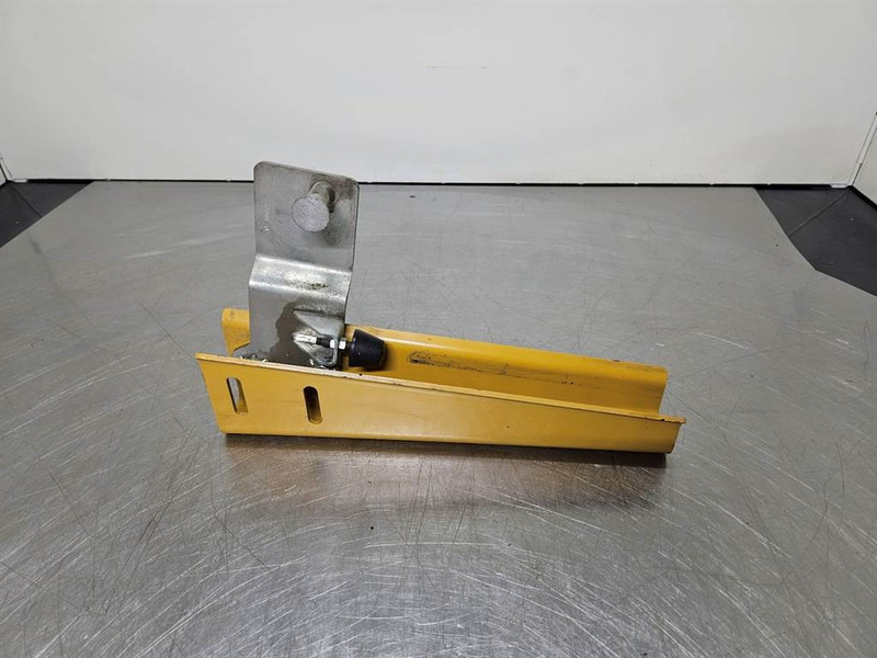 Cat 950H-312-6600/315-3082-Fender bracket/Halter - Rám/ Šasi pro Stavební technika: obrázek 1 Cat 950H-312-6600/315-3082-Fender bracket/Halter - Rám/ Šasi pro Stavební technika: obrázek 1