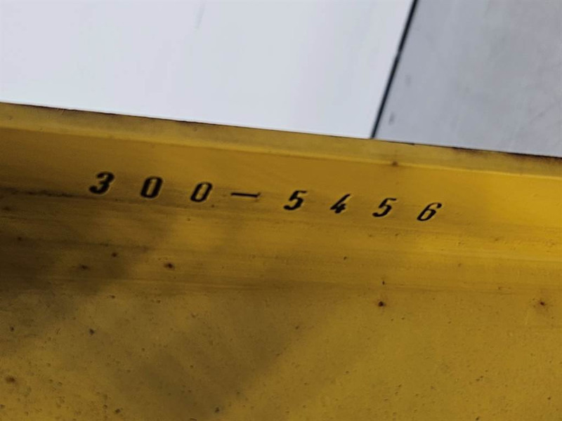 Cat 966H-300-5456-Fender bracket/Halter/Steun - Rám/ Šasi pro Stavební technika: obrázek 5 Cat 966H-300-5456-Fender bracket/Halter/Steun - Rám/ Šasi pro Stavební technika: obrázek 5