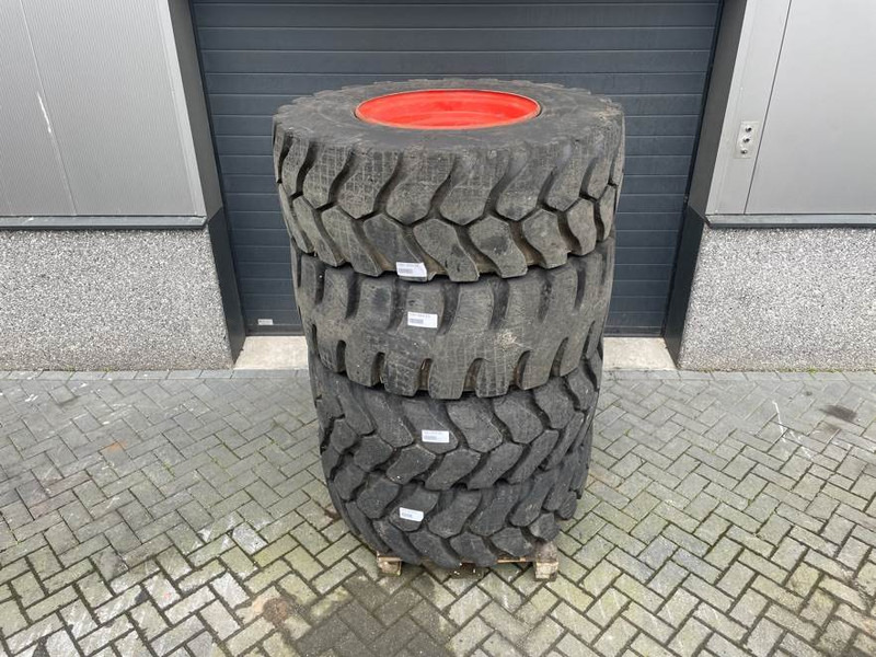 Claas CL956-Michelin 17.5R25-Tire/Reifen/Band - Pneumatiky a ráfky pro Stavební technika: obrázek 2 Claas CL956-Michelin 17.5R25-Tire/Reifen/Band - Pneumatiky a ráfky pro Stavební technika: obrázek 2