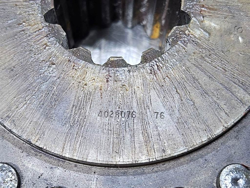 John Deere 4028082 - Pump drive plate/Flange couplings - Motor pro Stavební technika: obrázek 4 John Deere 4028082 - Pump drive plate/Flange couplings - Motor pro Stavební technika: obrázek 4
