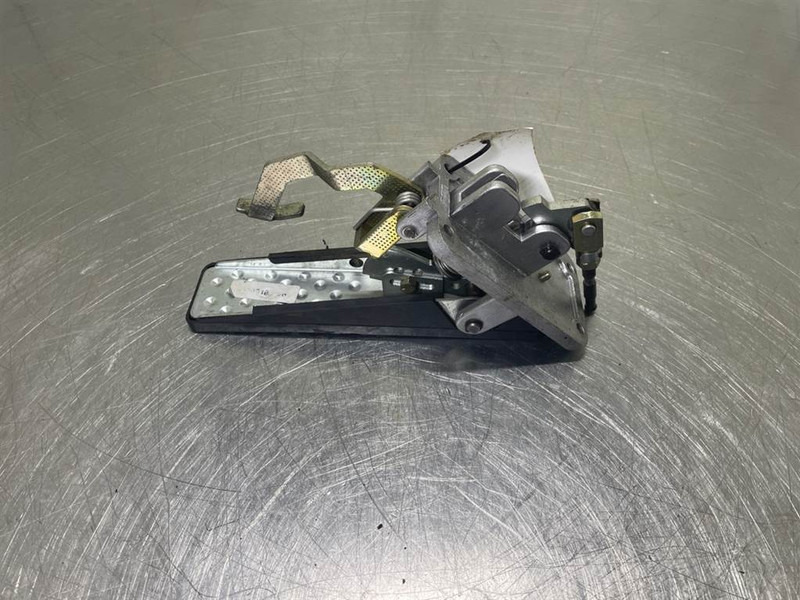 Liebherr A316-5006144-Brake pedal - Kabina a interiér pro Stavební technika: obrázek 4 Liebherr A316-5006144-Brake pedal - Kabina a interiér pro Stavební technika: obrázek 4